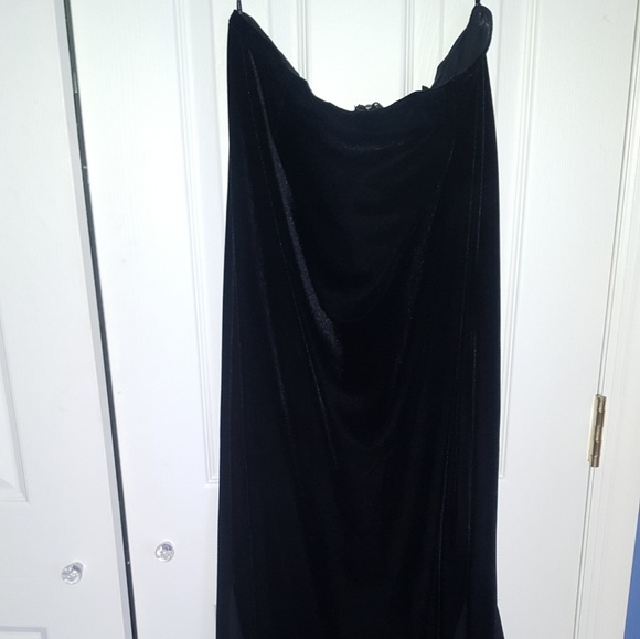 Velvet Skirt - Picture 1 of 8